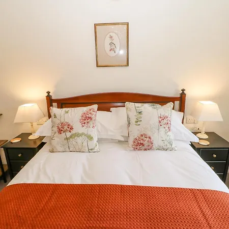 T'other End Arkle Town House *